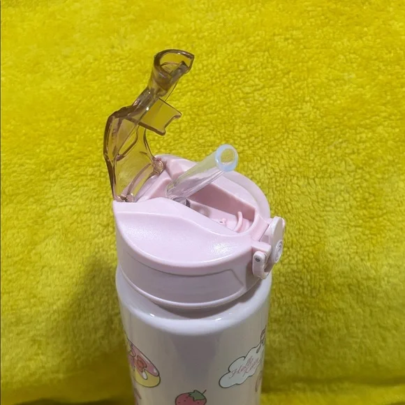 Hello Kitty Strawberry Pink Bottle - Picture 3 of 6